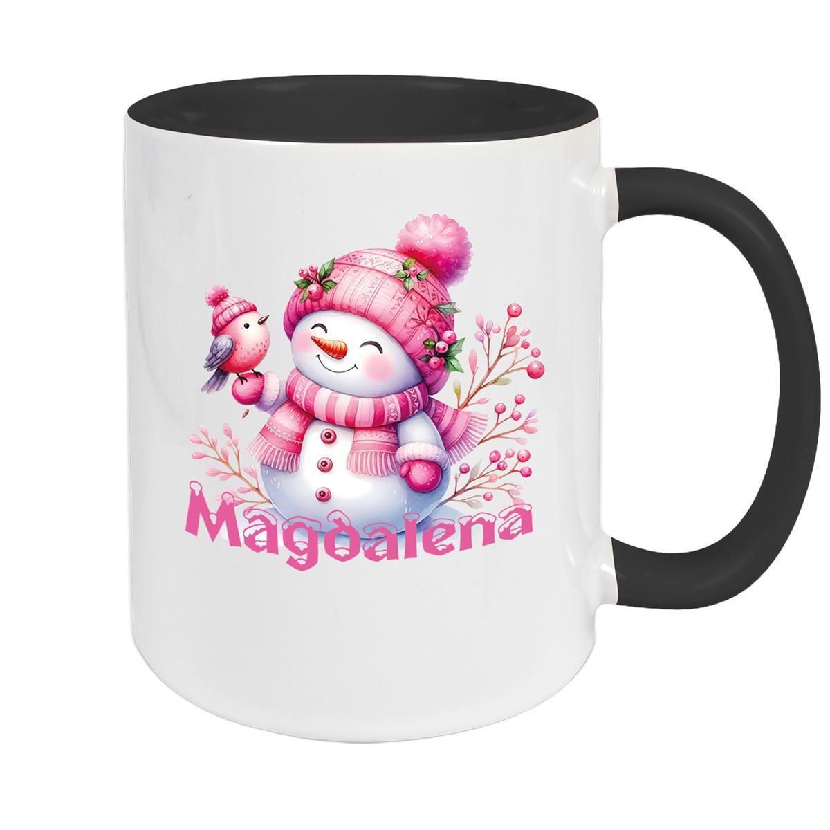 MUCKKI-PRO:cabf70ae3840e3009fbb64b6d90abe9eee0b93fa602cc5a21f84c07ca54767d1:Tasse Wunschname Weihnachten Schneemann 1 Keramik Kinderbecher – Schwarz